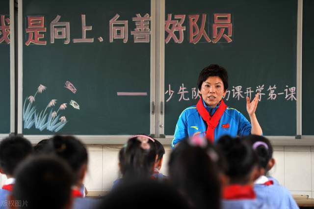 这是周冬雨、章宇继戛纳入围短片《隔|爱》里饰演夫妻之后再度搭档